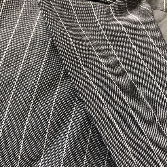 Women’s suits - Picture 7 of 8